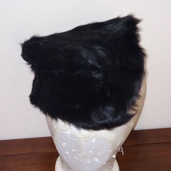 Vintage 1940's Style Black Fur Hat and Coordinating Fur Clutch Purse - Picture 2 of 10